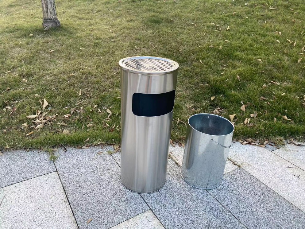 10 Liter Stainless Steel Ground Dustbin for Modern Spaces