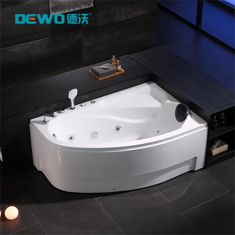Угловая ванна с гидромассажем DEWO SS310