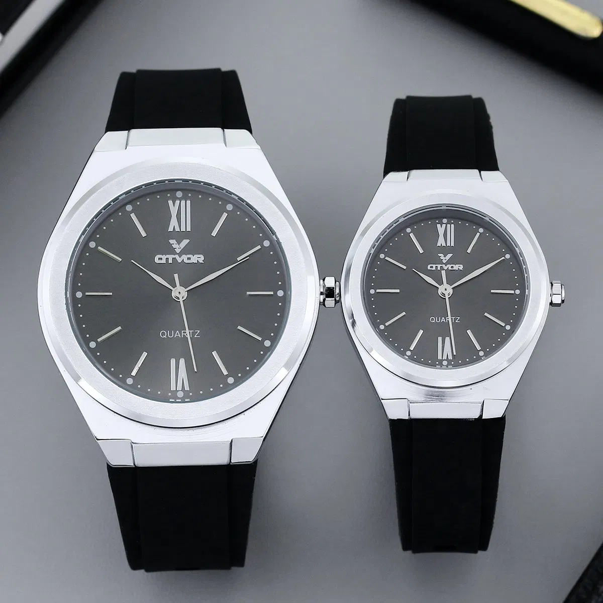 Brand Hot Sale Sport Waterproof Silicone Strap Lady Watch Couple Watch