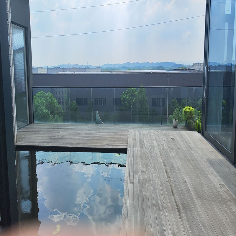 Safety Certified High Intensity Laminated Glass with Polished Aluminum Balcony Railing