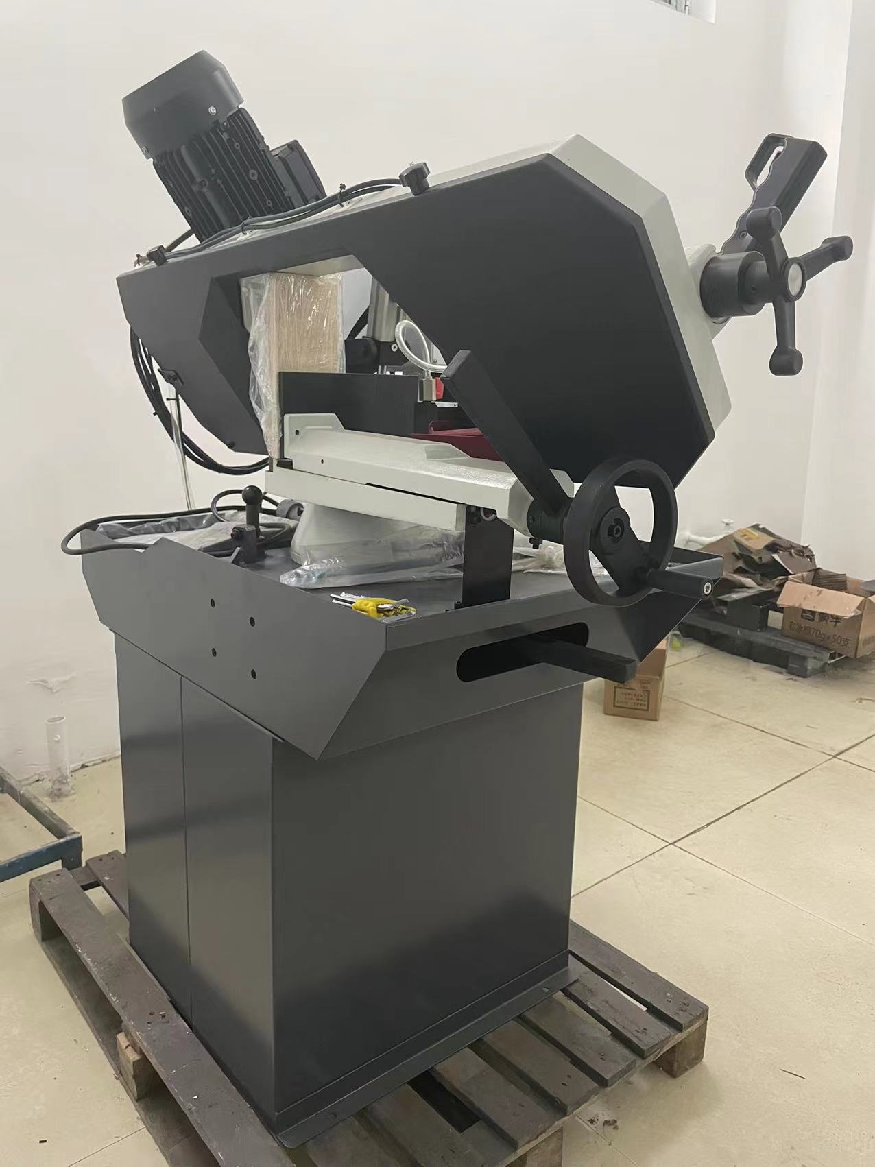 Ленточная пила по металлу портативная ADV 170G 260G 280G