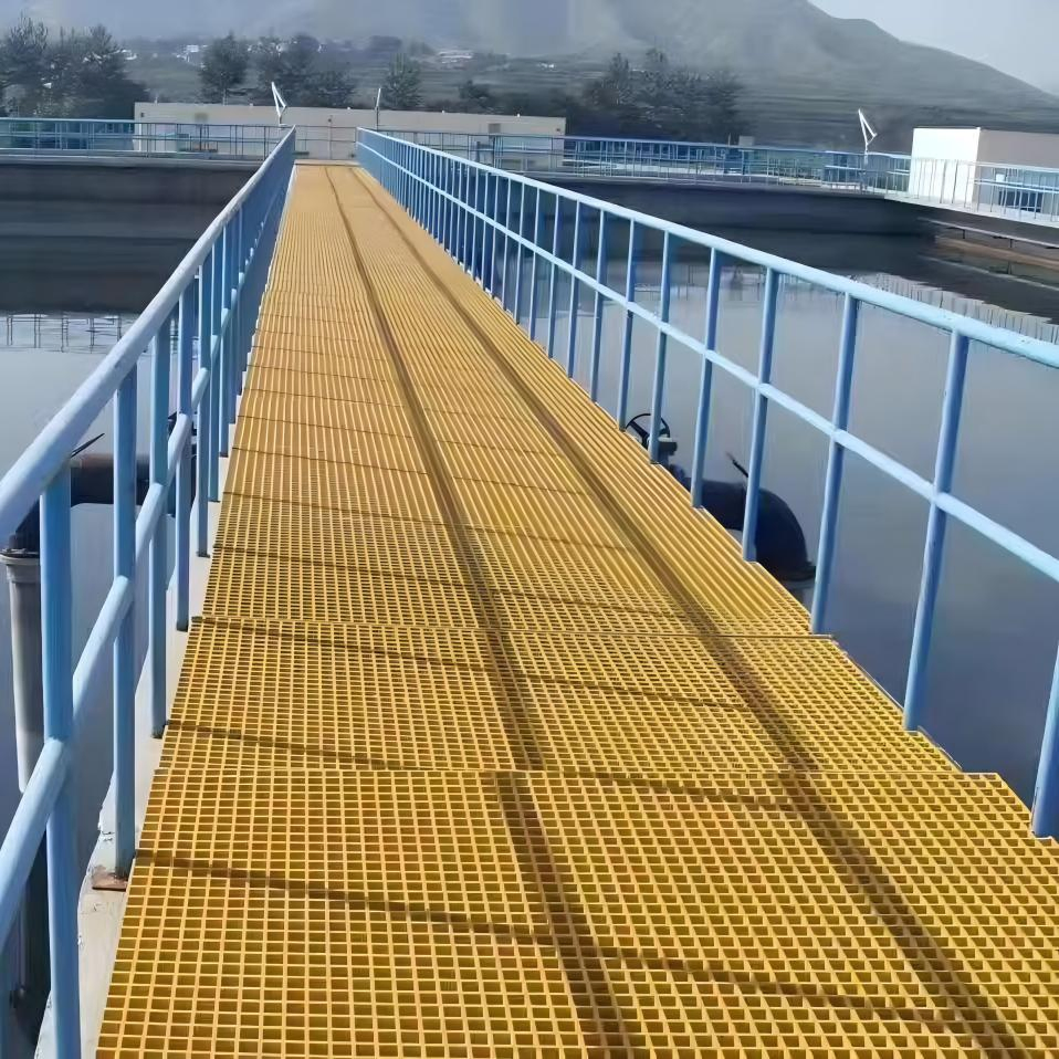 Lightweight Durable 45*45mm Anti-Slip Fiberglass Grating Mesh Corrosion-Resistant FRP Grating for Industrial Applications