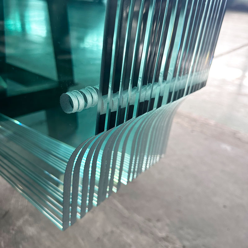 Закаленное стекло 12мм для строительства и мебели