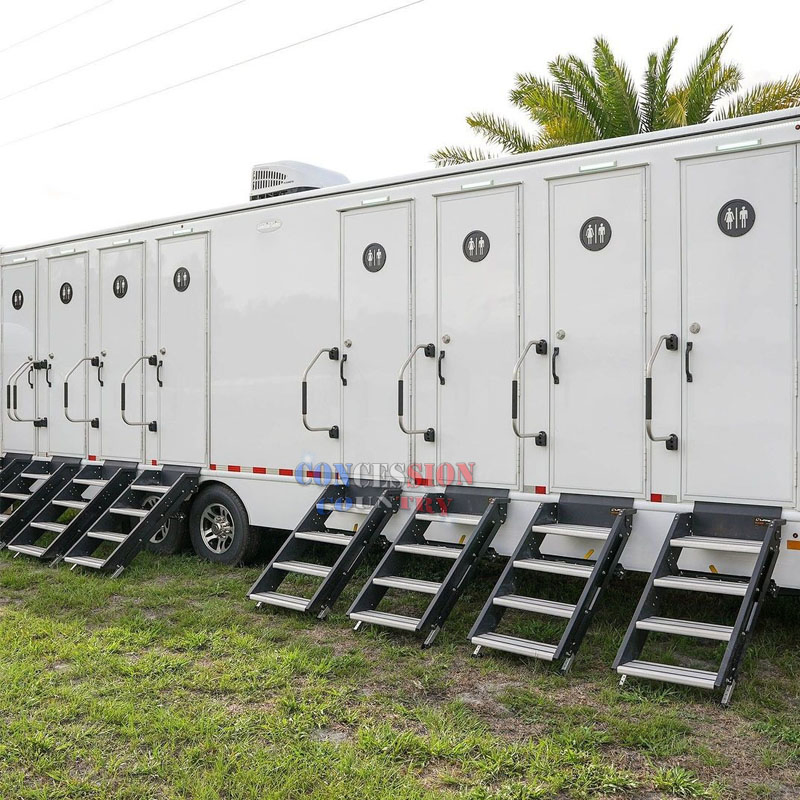 4-8 Stalls Portable Bathroom Trailer Luxury Outdoor Mobile Restroom Trailer with Shower