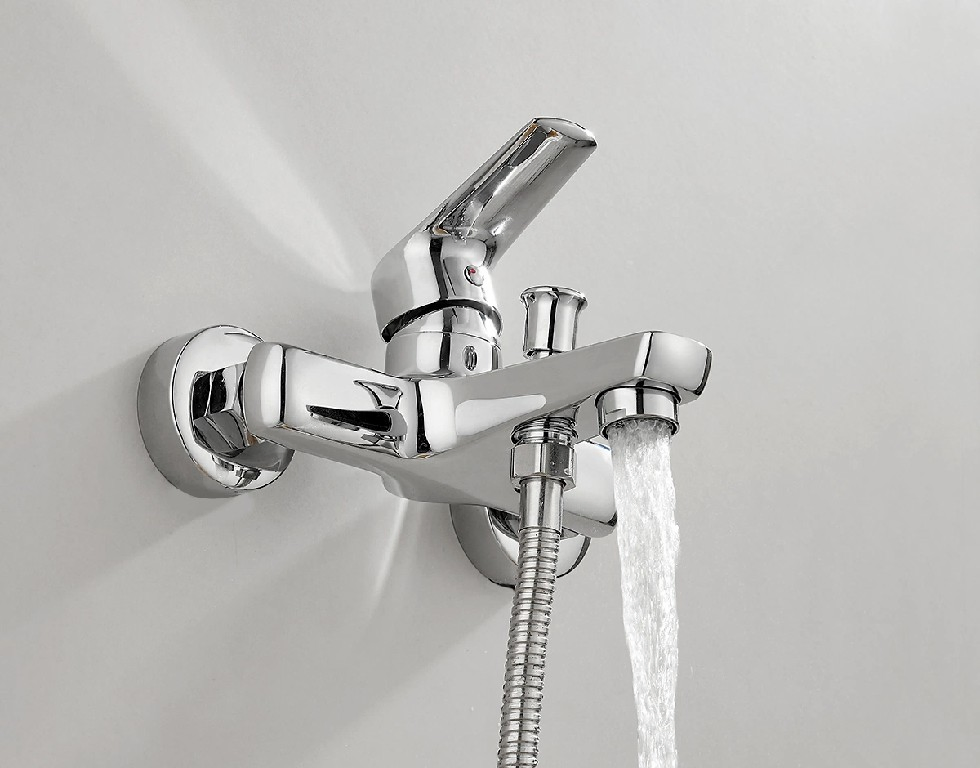 Смеситель для ванны настенный однорычажный Pinslon