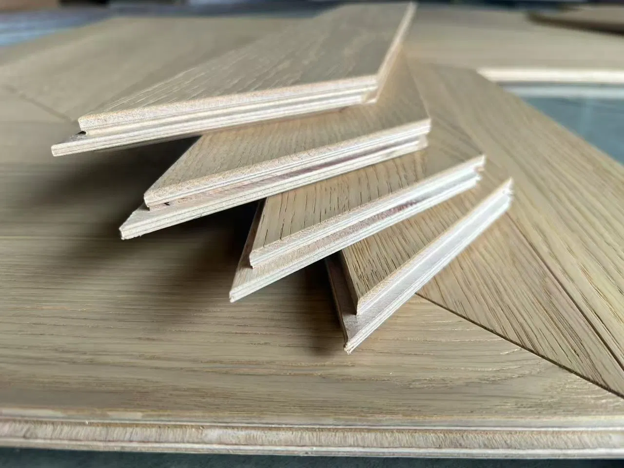 Инженерная доска Шеврон из белого дуба, 15 мм