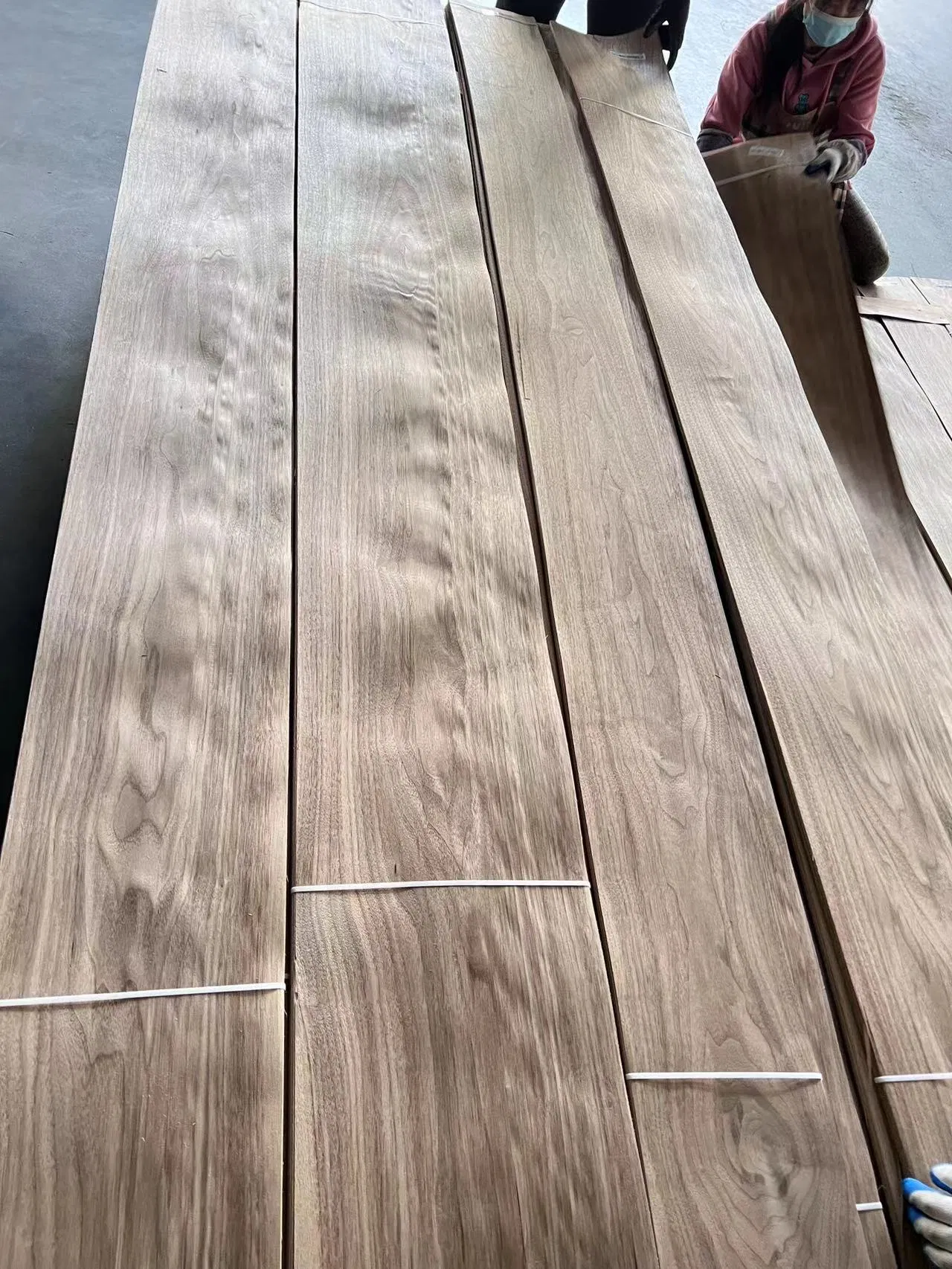 Natural Wood Face Veneer Adhered Surface on Plywood, Furniture,