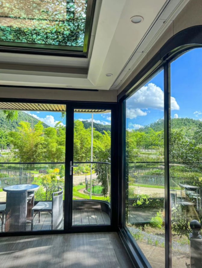 Space Capsule Mobile Hotel Prefabricated Modular Container House with Kitchen Bathroom