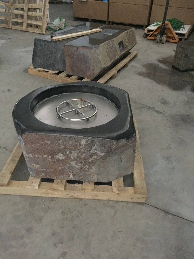 Exteriors Outdoor Gorgeous Natural Stone Garnite Fire Pit Table with SS304 Burner