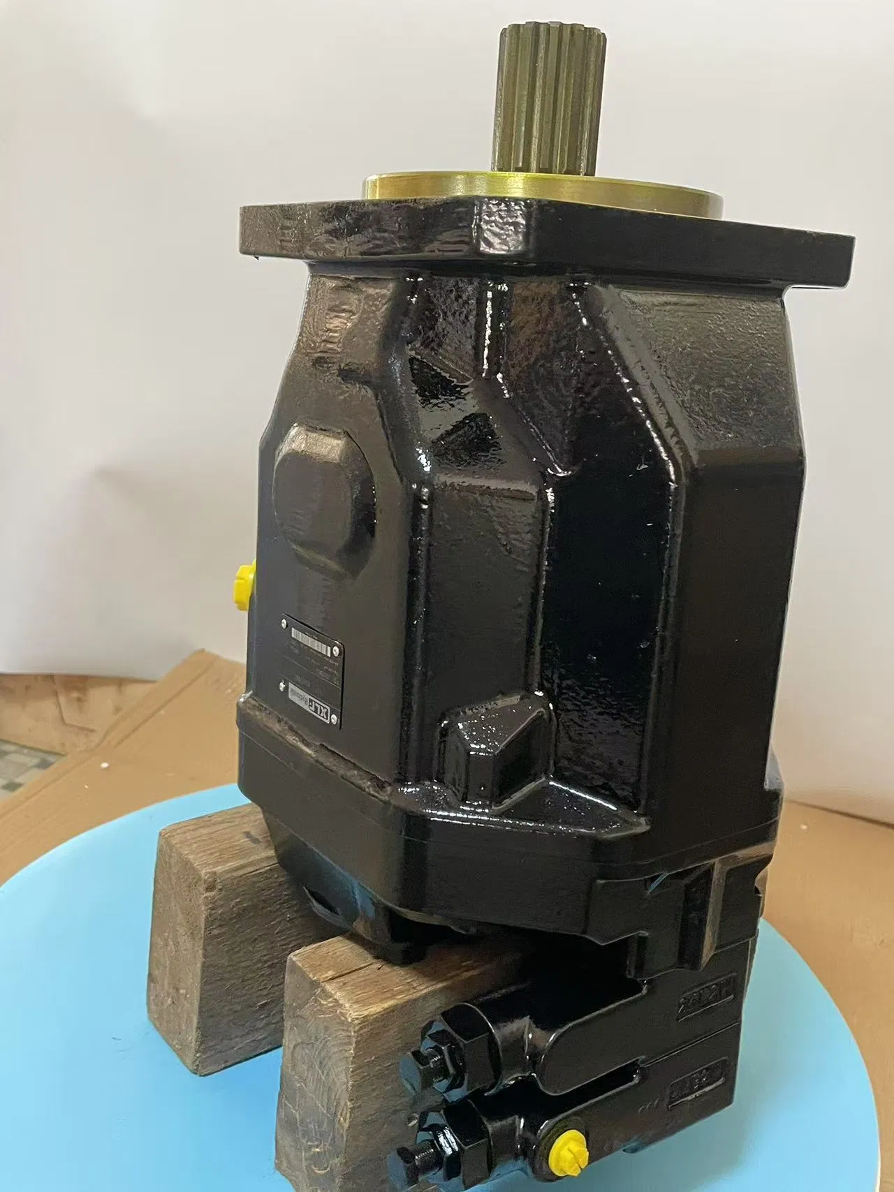 Плунжерный насос XLF 90247967 для экскаваторов