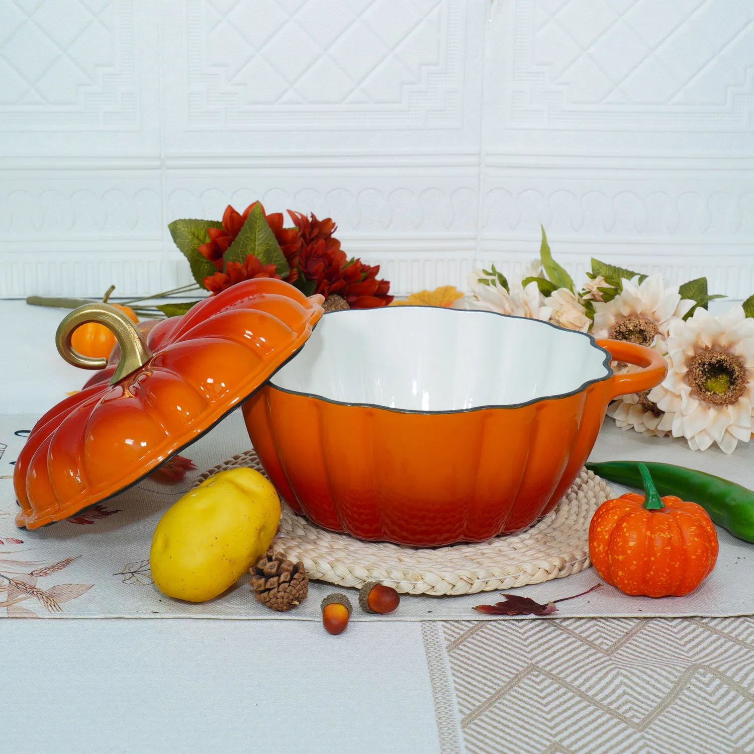 Чугунная эмалированная жаровня-тыква для фондю