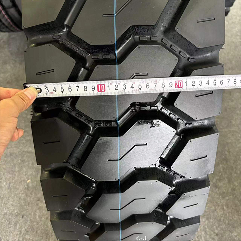 Durable 315/80 R22.5 Desert Truck Tire for Extreme Conditions