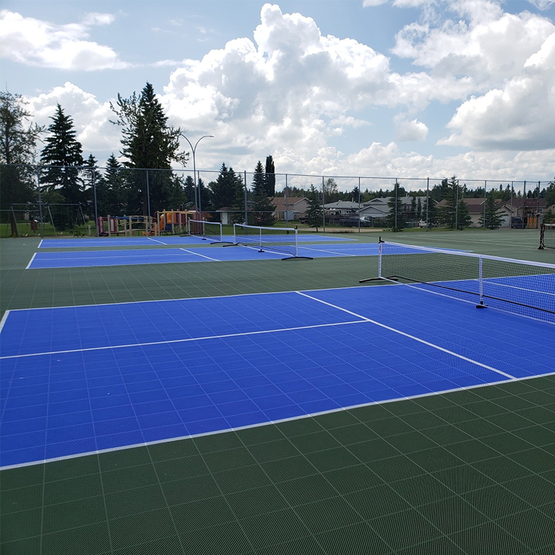 Спортивные плитки для пиклбола и баскетбола