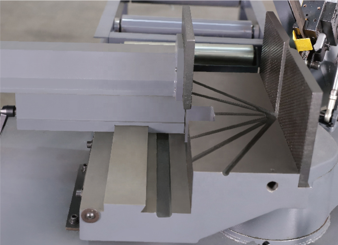 Станок ленточнопильный автоматический с ЧПУ