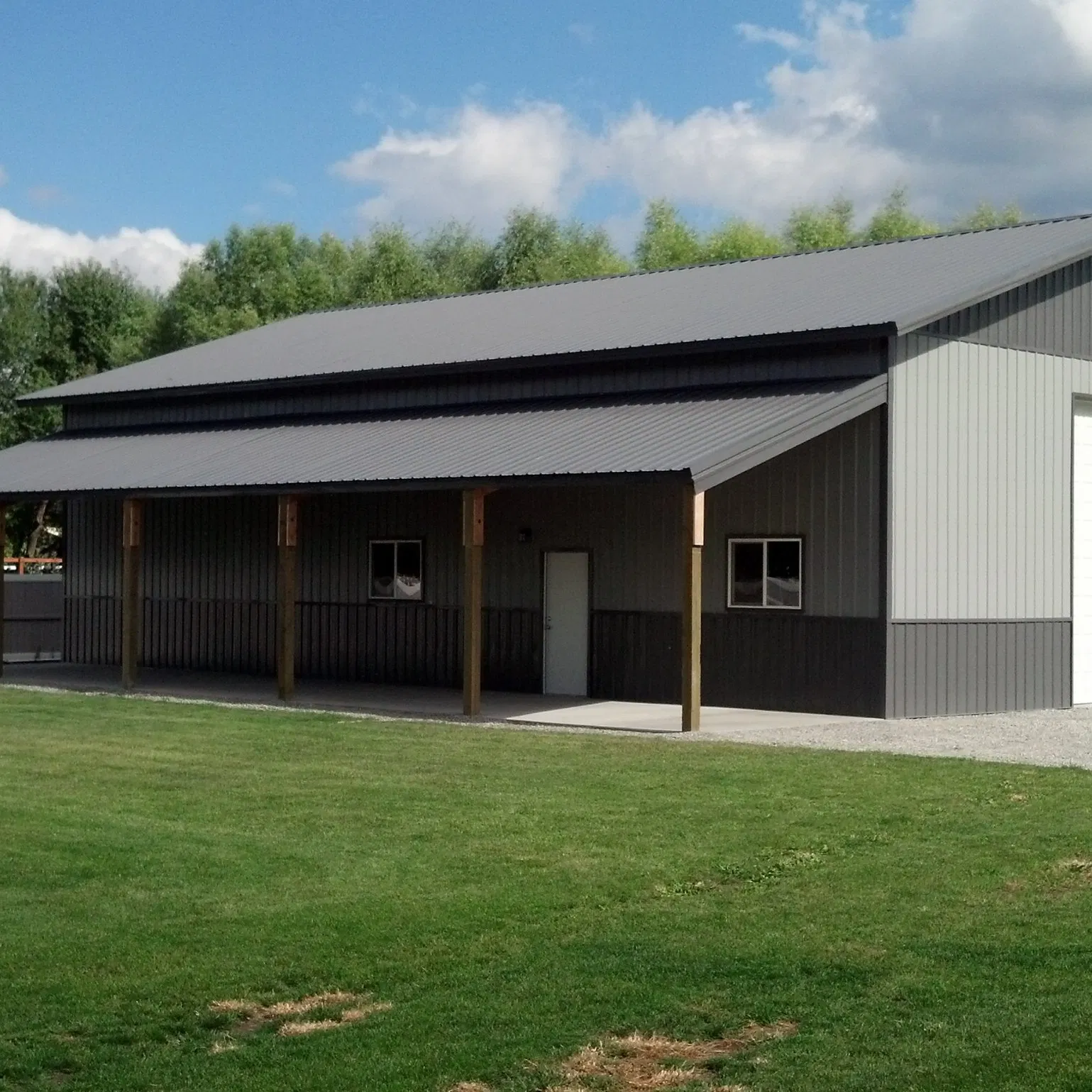 Prefabricated Light Steel Structure Garage with Roll up Door Overhead Door