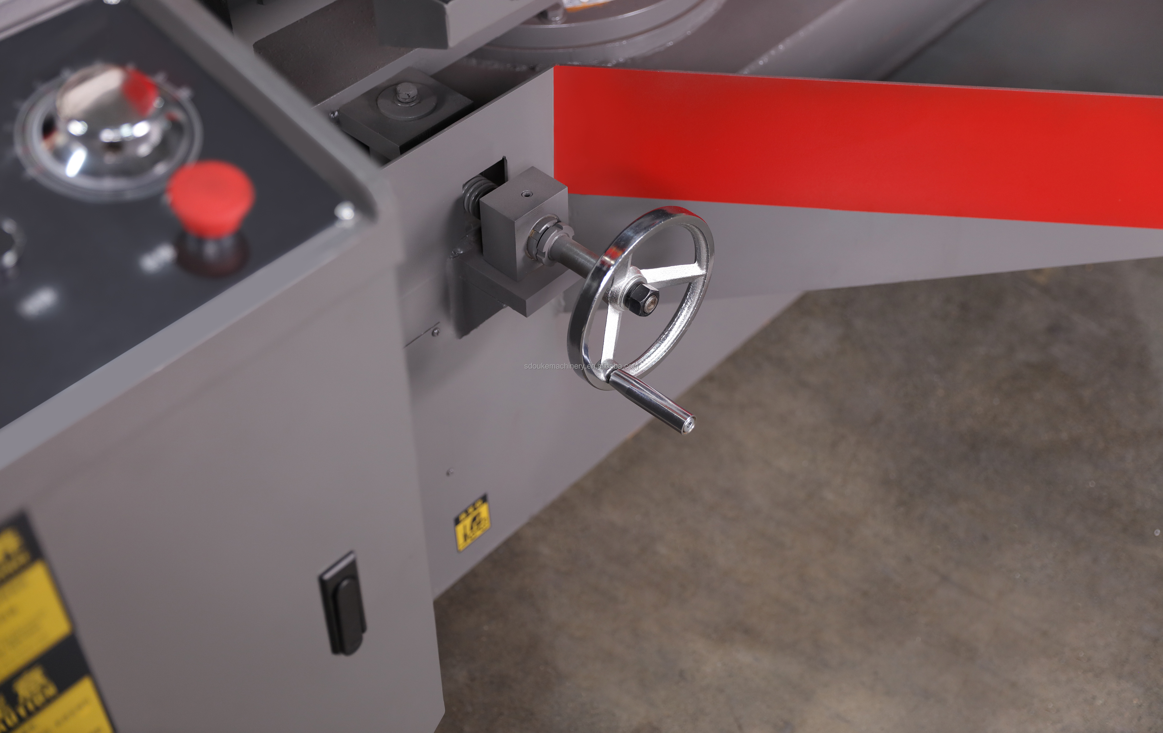 Ленточная пила по металлу автоматическая угловая CE