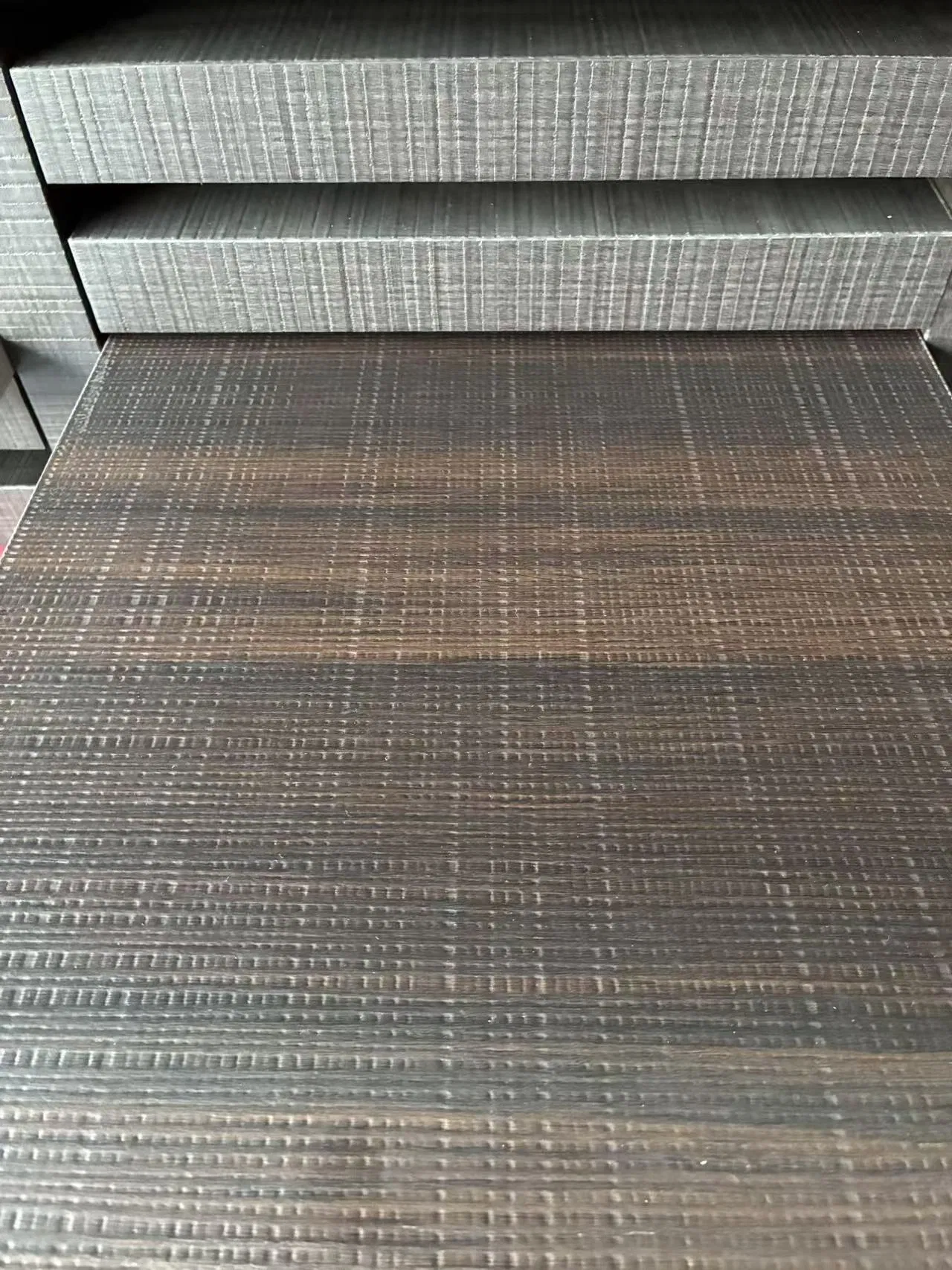 High-Quality 18mm Waterproof Laminated 1220X2440mm Melamine Faced Plywood Board for Furniture & Interior Design