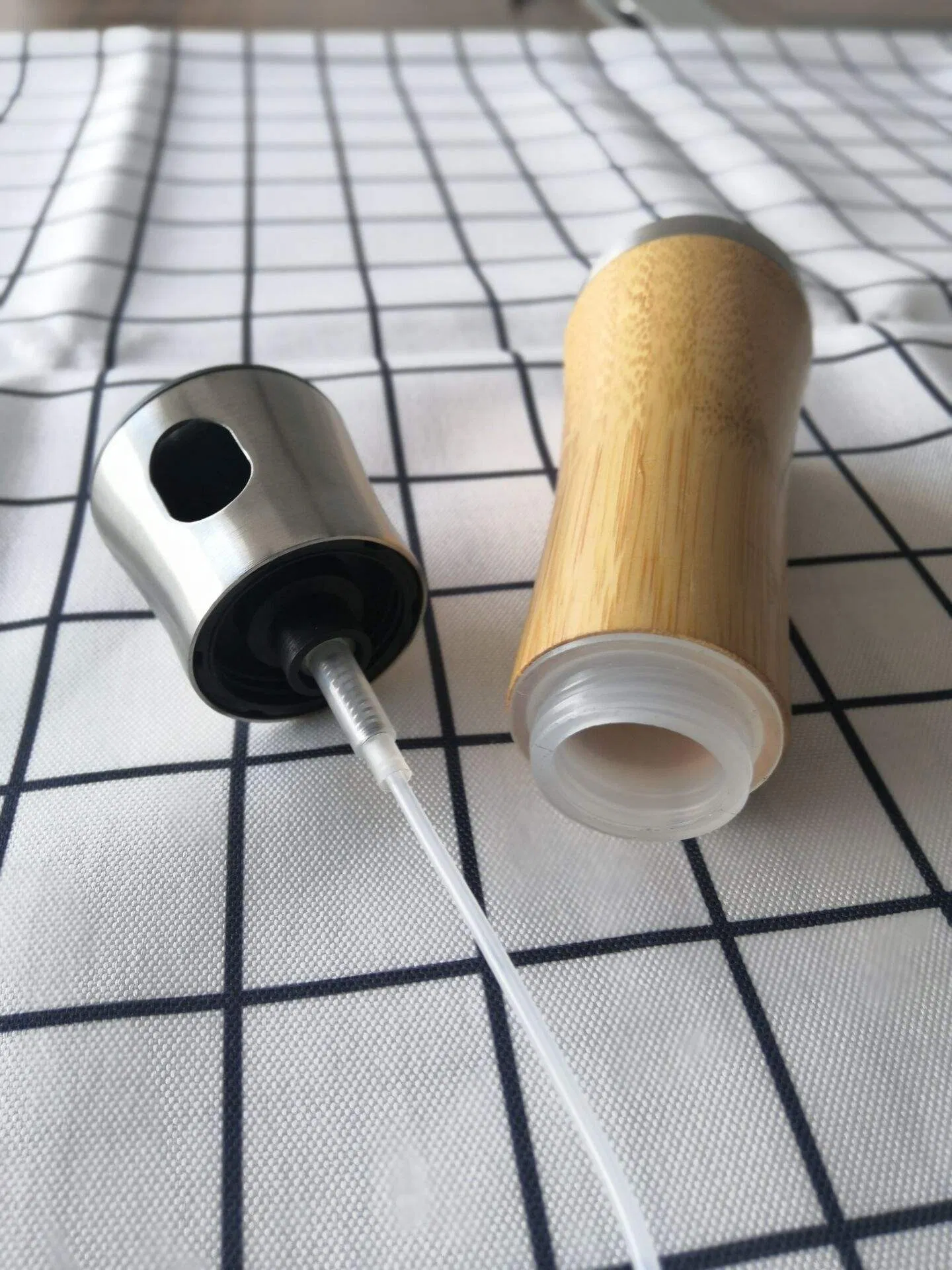 Custom Logo Bamboo Olive Oil Sprayer Stainless Steel Refillable Vinegar Dispenser Bottle Kitchen Gadgets