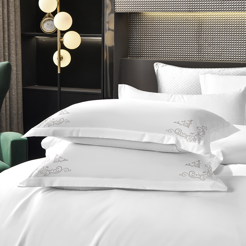 Queen King Size Four Pieces European Embroidery Duvet Cover Bedsheet Breathable & Cooling Bed Linen Hotel Luxury Bed Sheets ODM/OEM Bedding Set