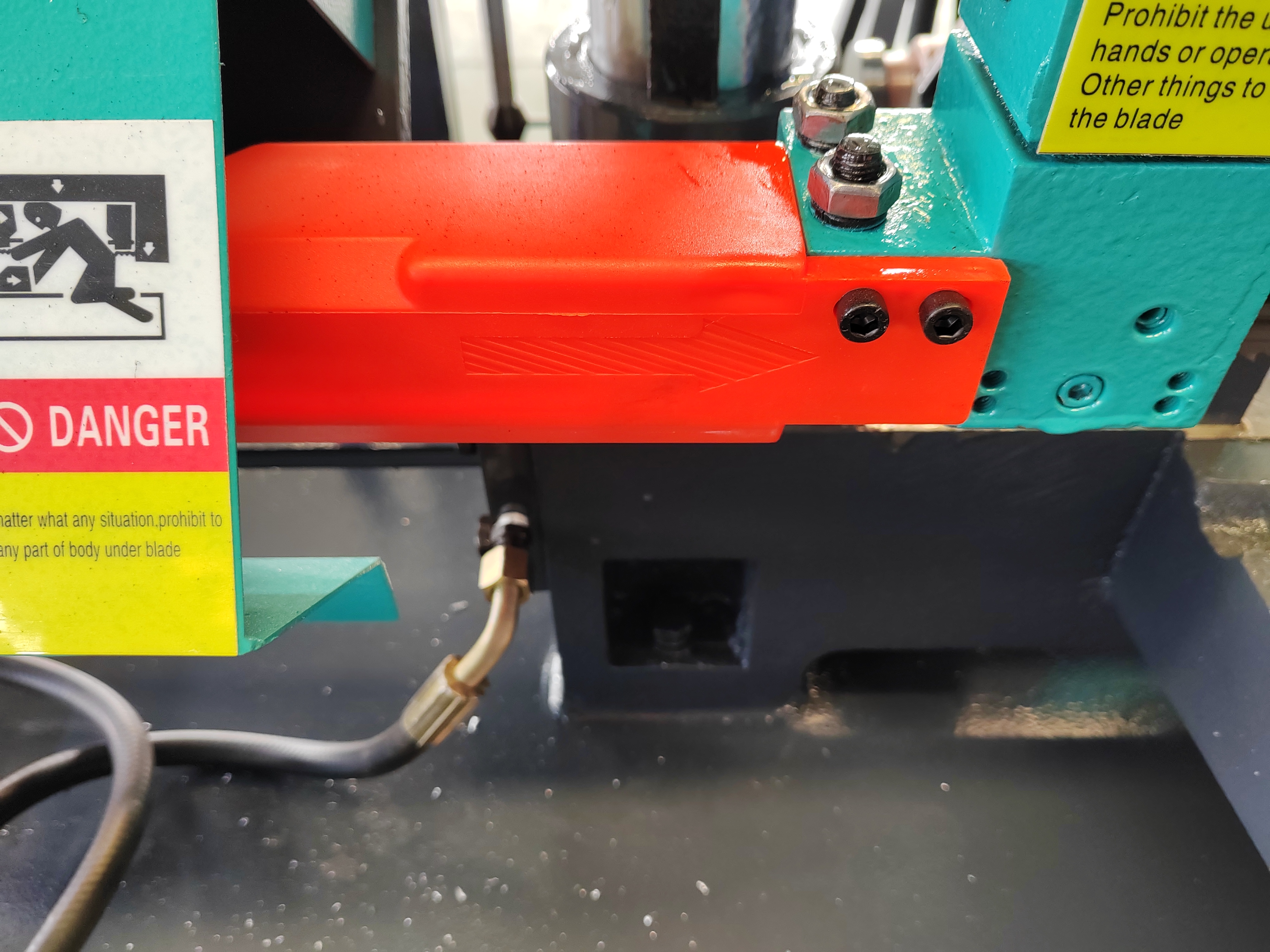 Ленточная пила полуавтоматическая универсальная стандартная