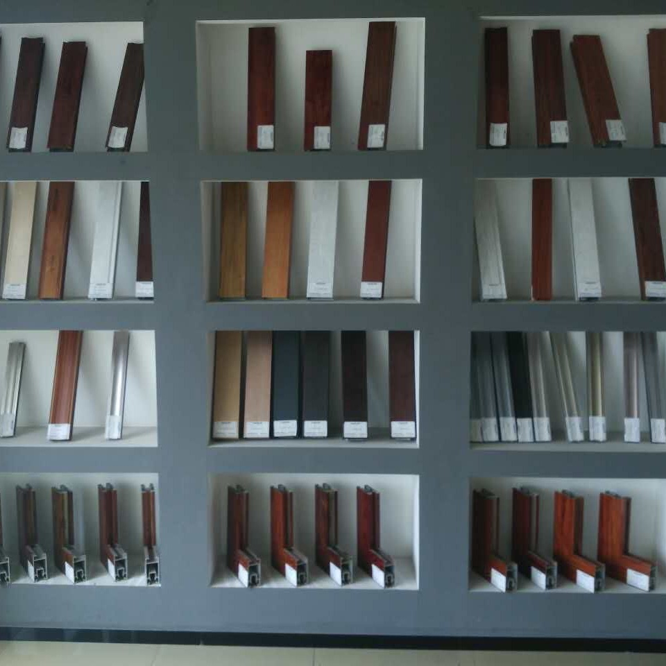 Алюминиевый профиль 6063 с текстурой дерева