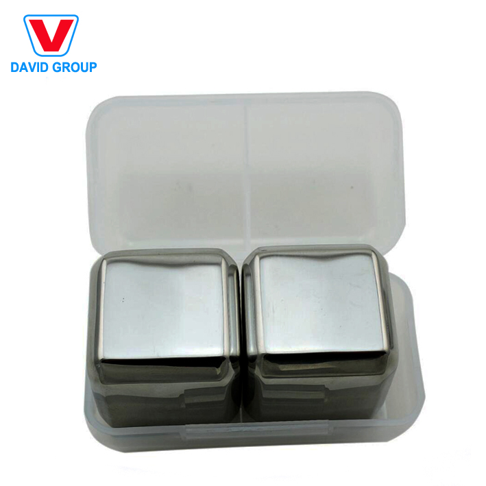 Набор виски с ледяными камнями для охлаждения напитков