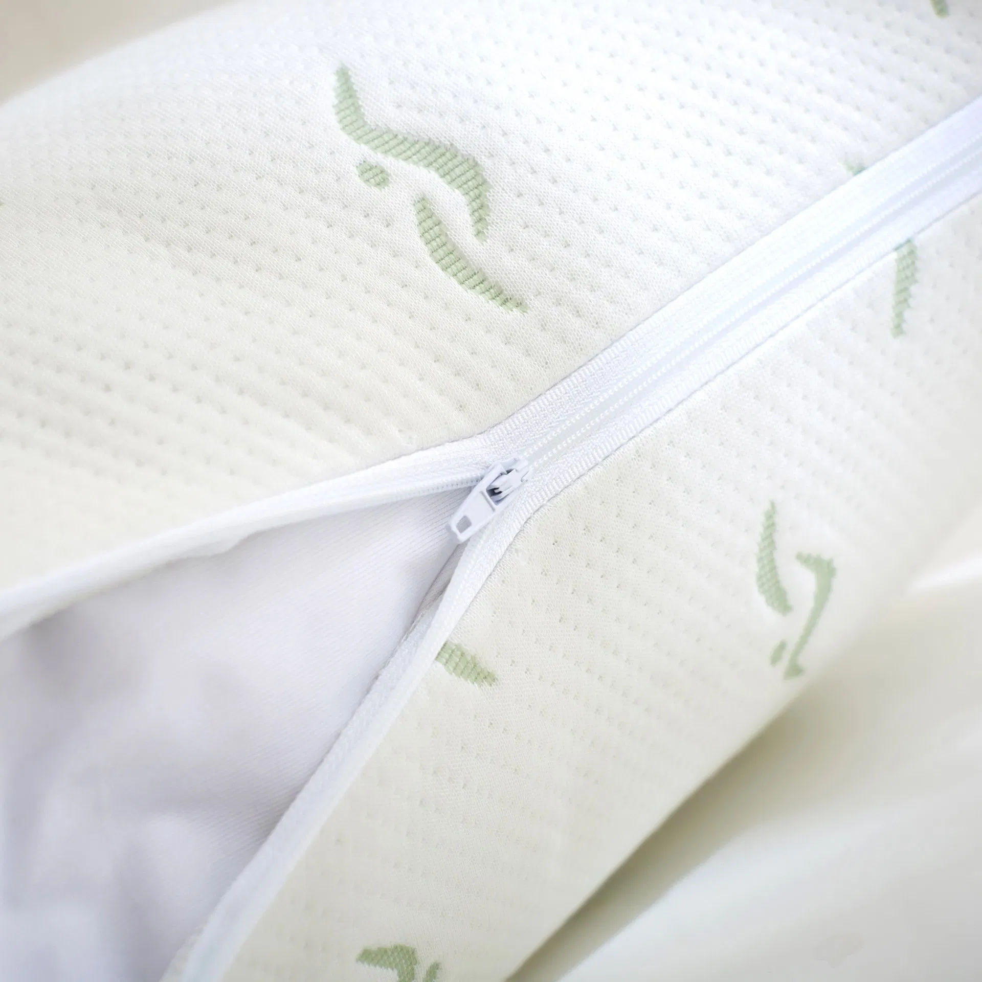 Air-Permeable Jacquard Viscose Air Layer Waterproof bedding Pillow Cover with Zipper