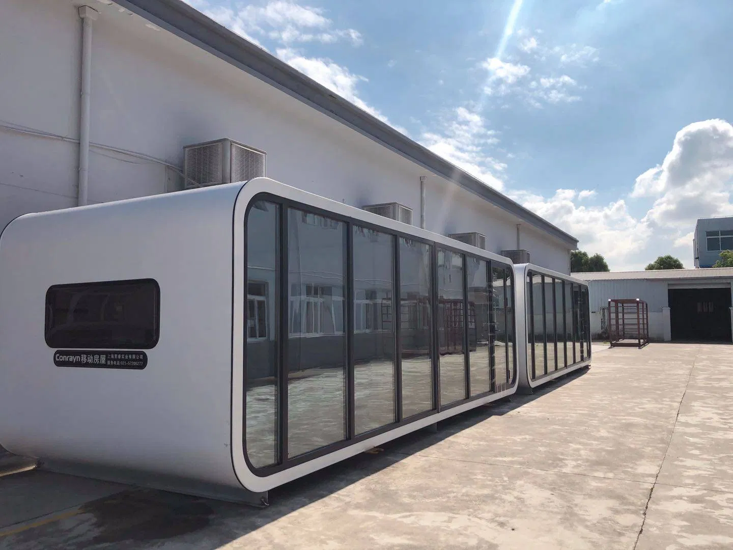 Apple Capsule Prefabricated Mobile Home Cabin with Kitchen and Bathroom for Office Buildings
