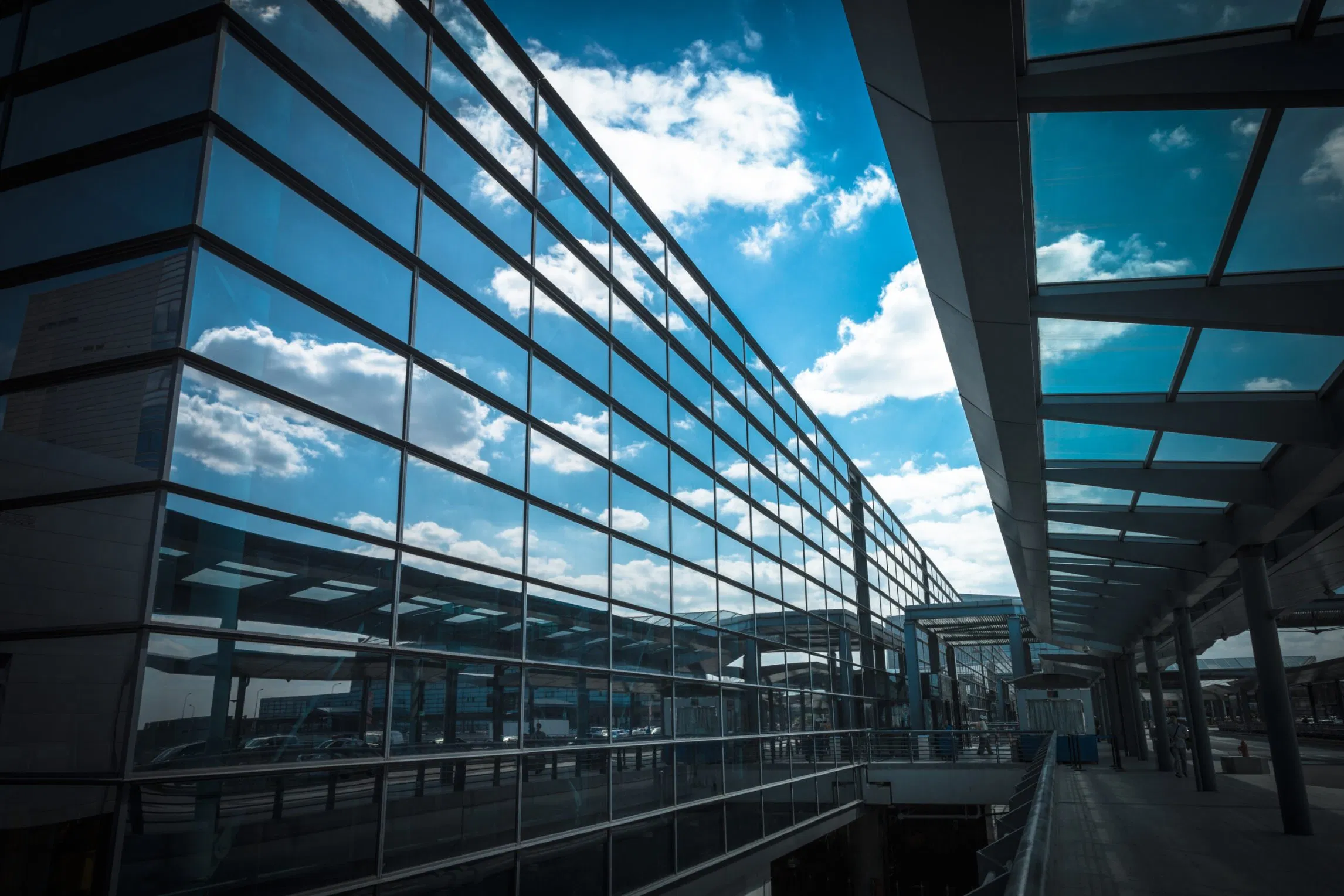 Transparent and Automerized Curtain Wall