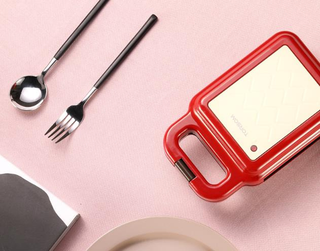 Breakfast Toaster Sandwich Maker with Cool Touch Handle