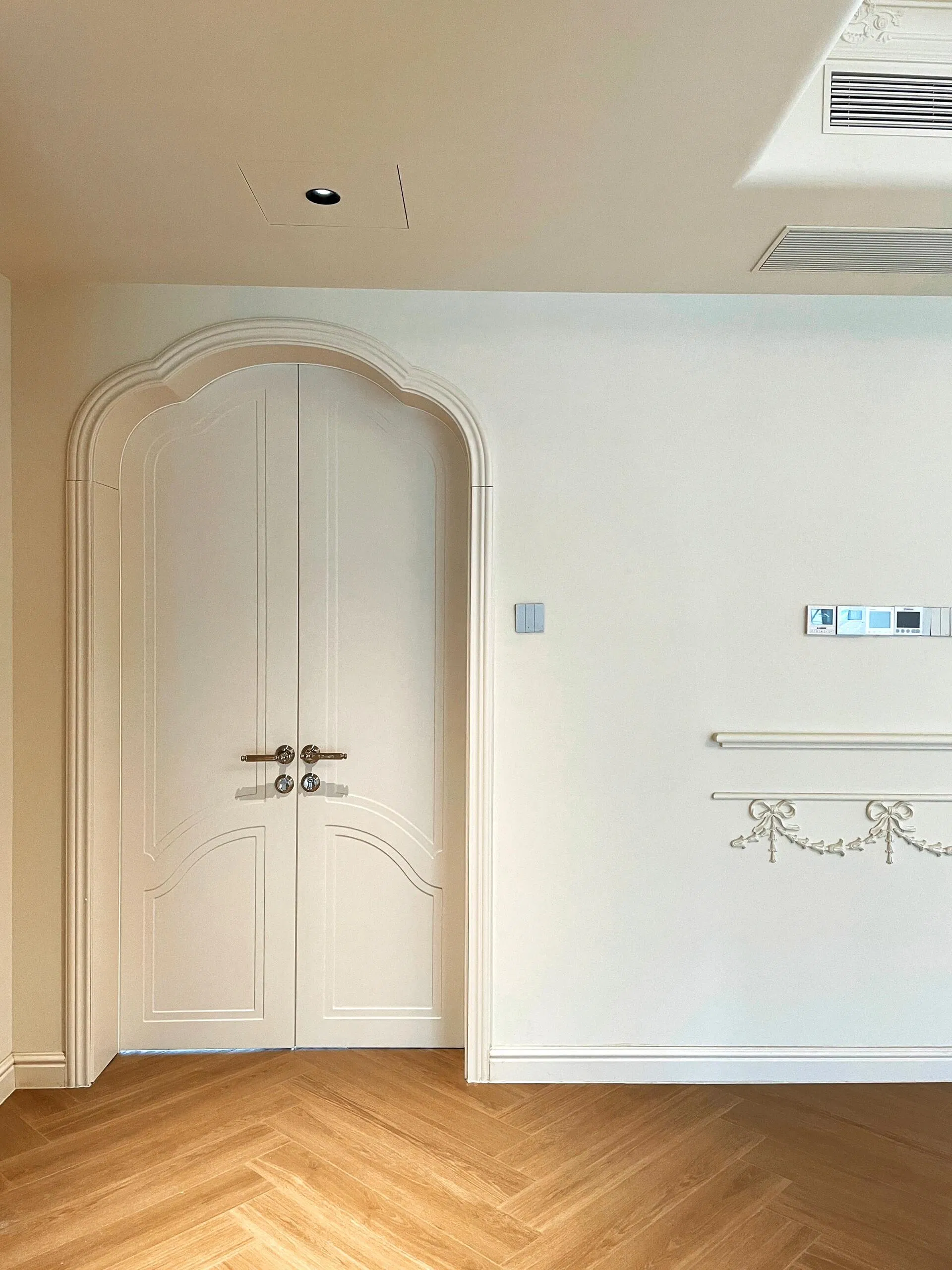 Modern Design Hotel Wood Door Painted Grade Finish 20 Minute Fire Rated Solid Core MDF Material Side Opening Fire Prevention