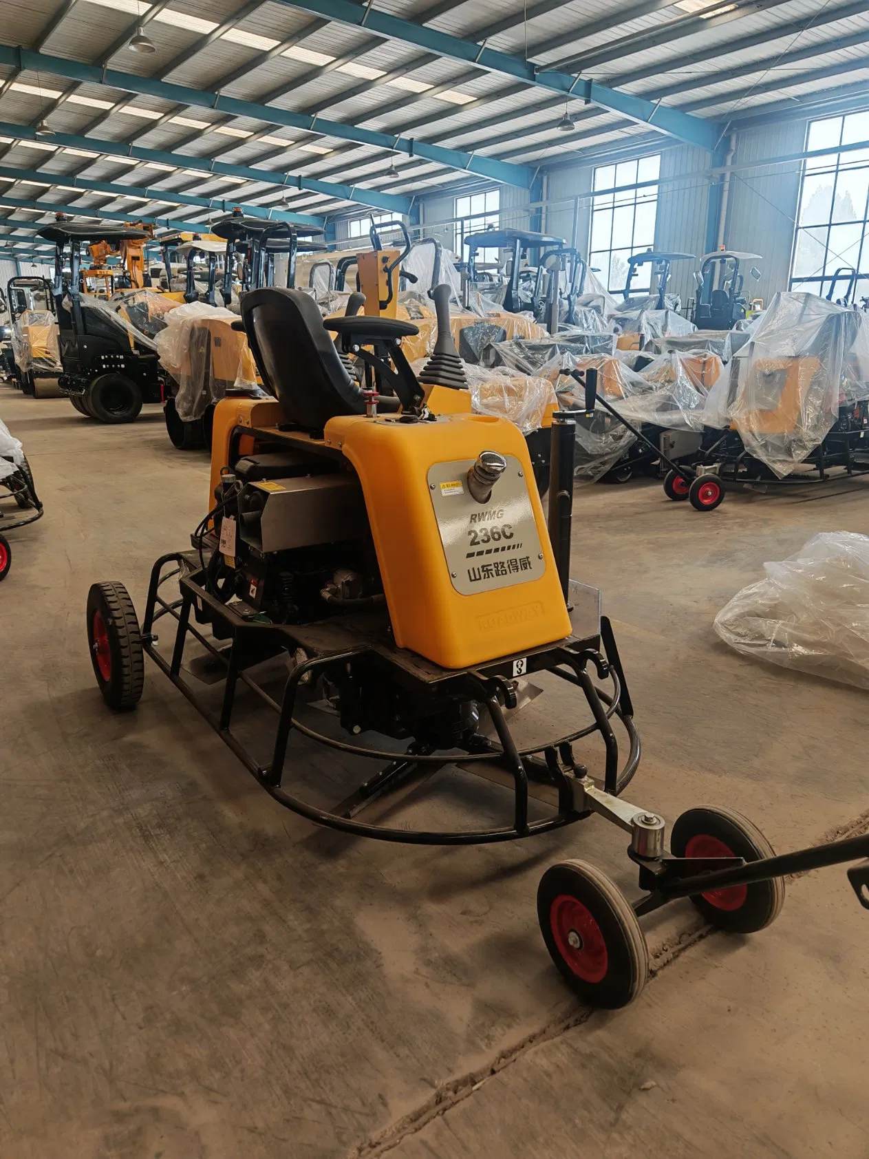 Heavy-Duty Hydraulic Power Trowel for Professional Concrete Finishing