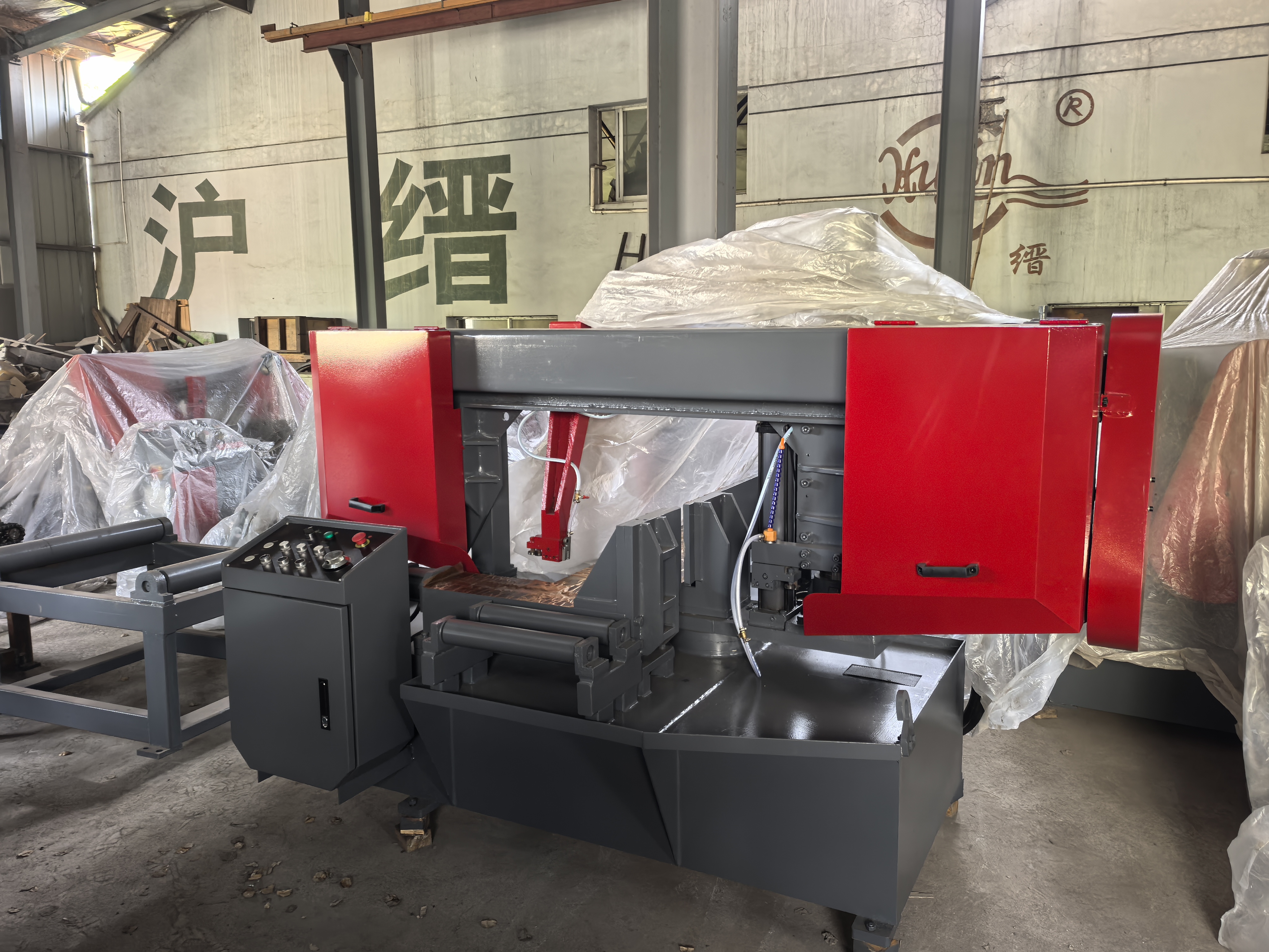 Ленточная пила по металлу горизонтальная поворотная 0-60° для труб