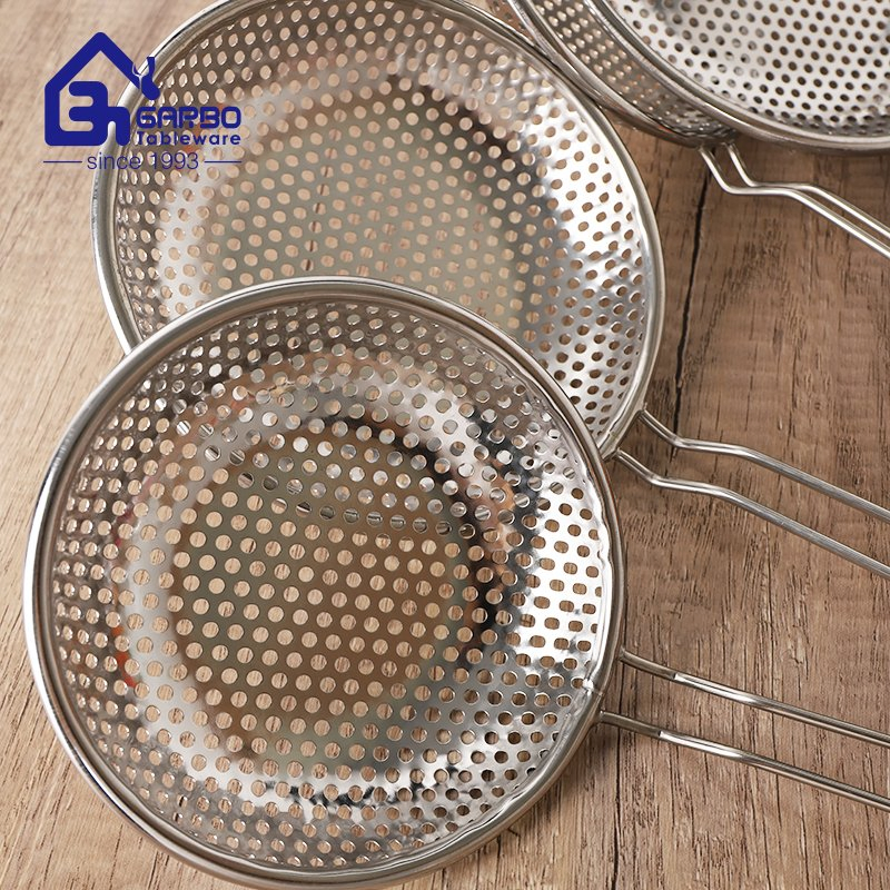 Wholesale Non-Stick Stainless-Steel Kitchen Tool Leakage Strainer Food Skimmer with Plastic Handle