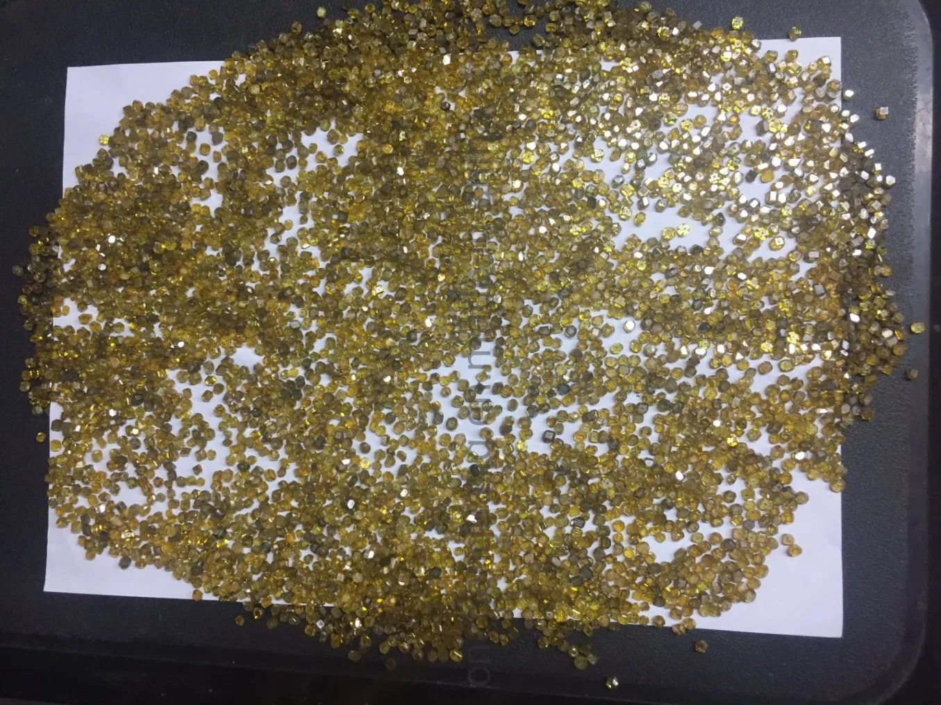 Желтый синтетический алмаз 3-4мм для промышленности