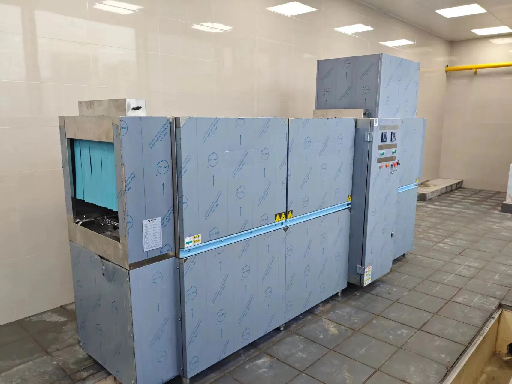 Reliable Hood Type Commercial Dishwasher for Heavy-Duty Kitchen Use
