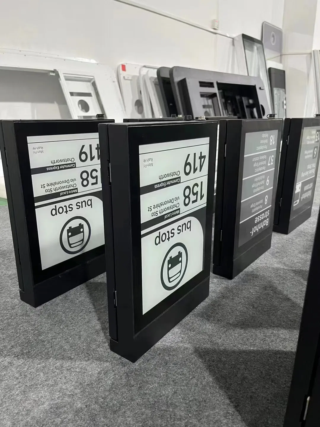 13.3inch 31.2inch Eink Digital Signage with Solar Panels Advertisement for Bus Stop Shelter