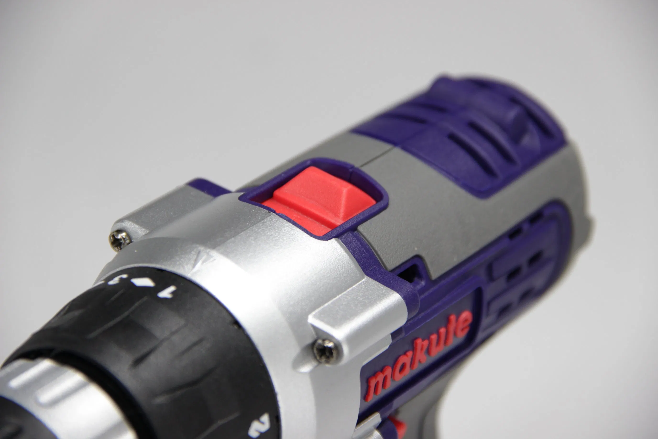 Аккумуляторная дрель-шуруповерт Makute 12V с двумя батареями