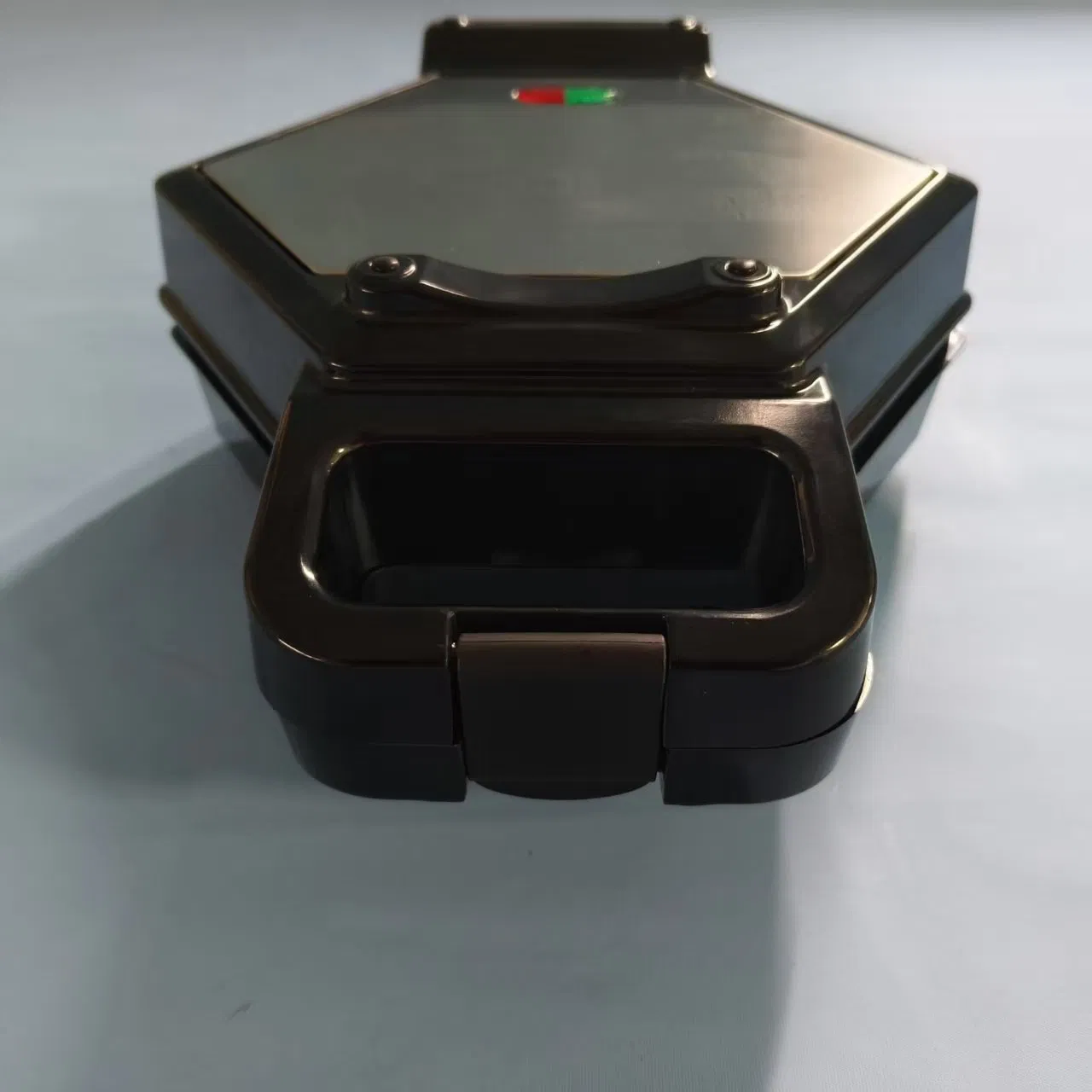 Easy-to-Use Stainless Steel Hexagon Egg Waffle Maker for Delectable Dishes