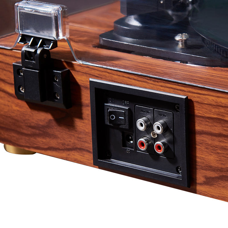 Винтажный деревянный проигрыватель виниловых пластинок