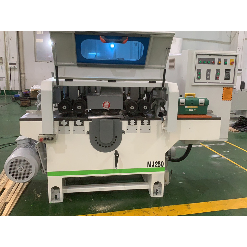 Ленточная пила по дереву горизонтальная с электроподъемником