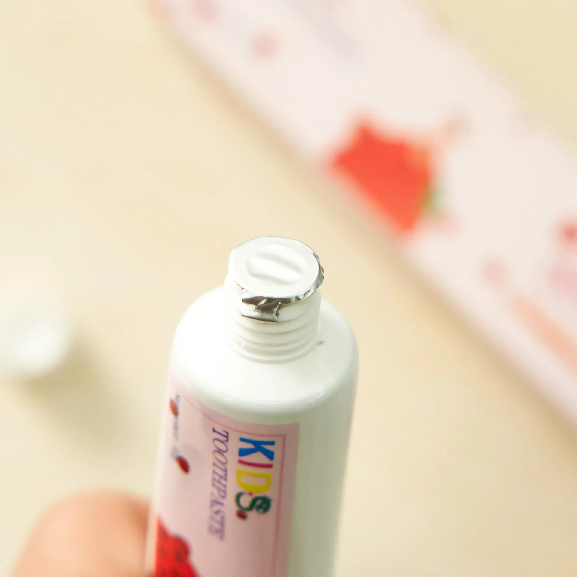 Refreshing Charcoal Toothpaste with ISO9001 Certification and Custom Branding