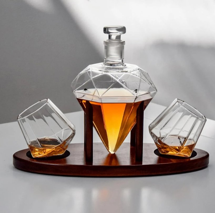 Luxury Whiskey Decanter Set Featuring Diamond Design and Wooden Stand