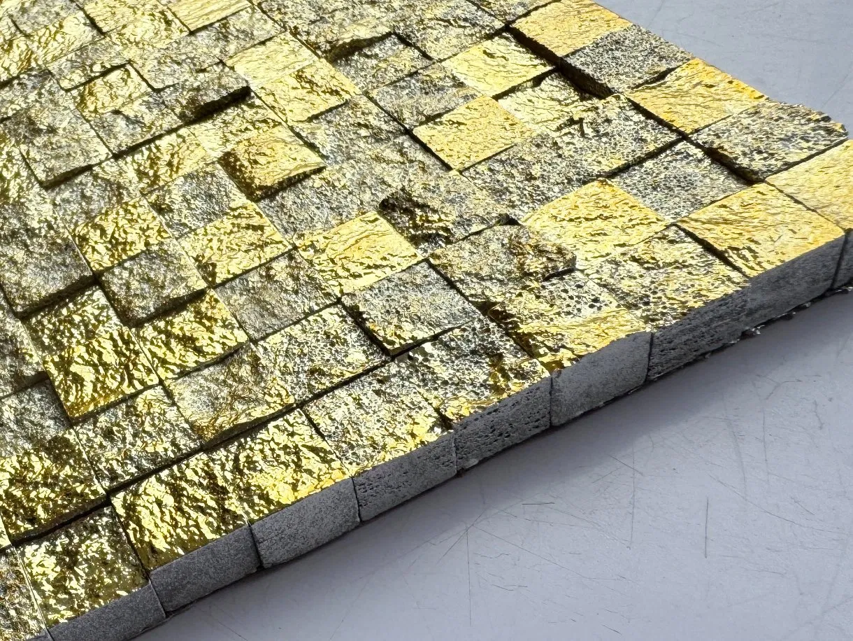 Мозаика из жёлтого лавового камня золотого цвета