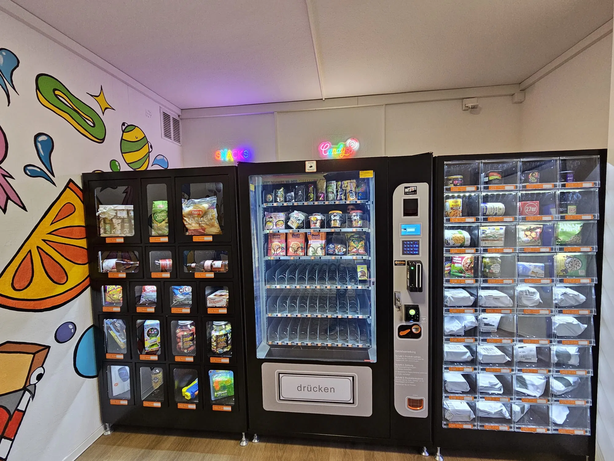 Automatic Vending Machine 24/7 Self-Service for Snacks Drinks