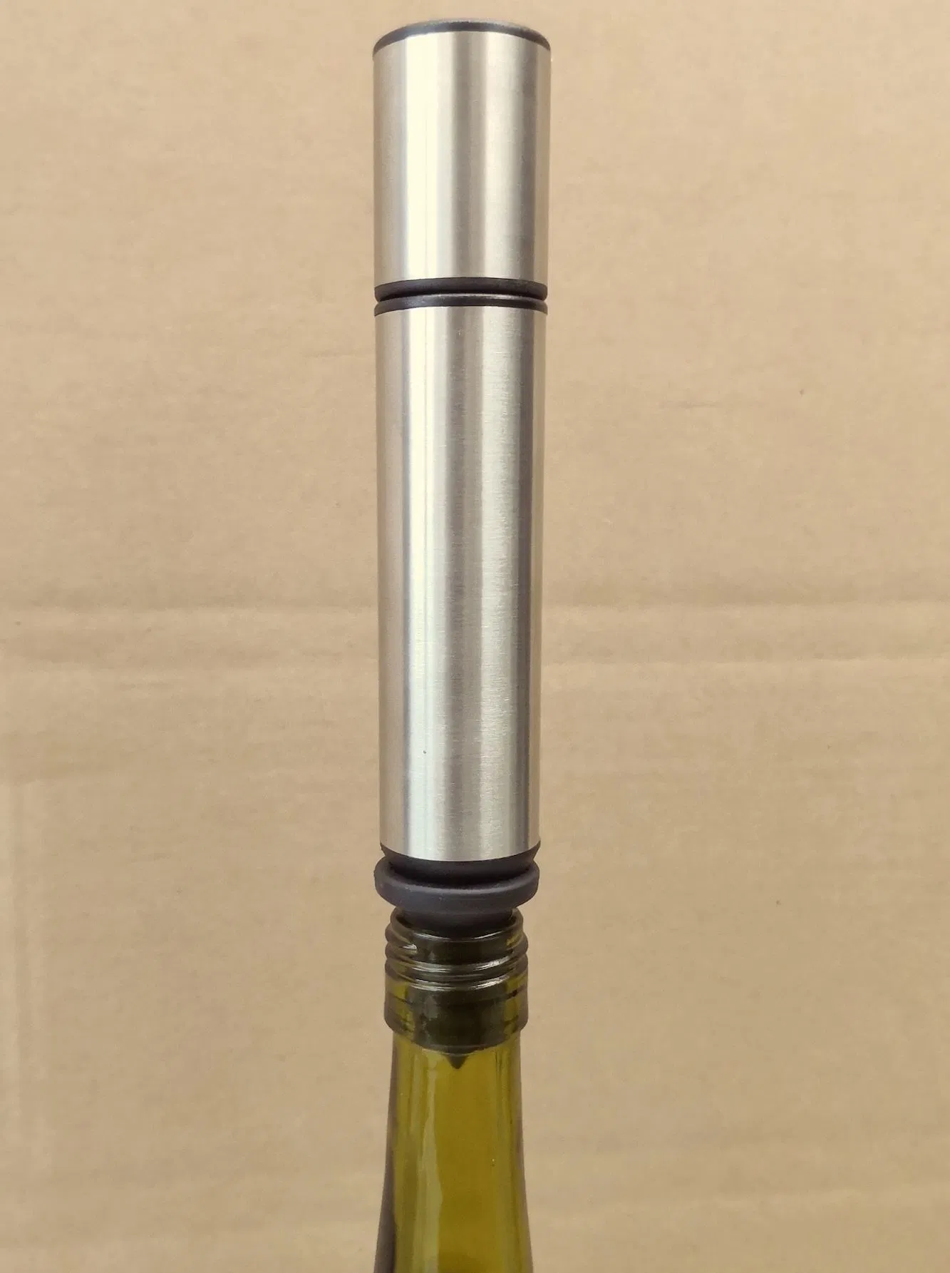 Wine Pump Vacuum Pump with 4 Vacuum Wine Stopper Mini Pump Vacuum