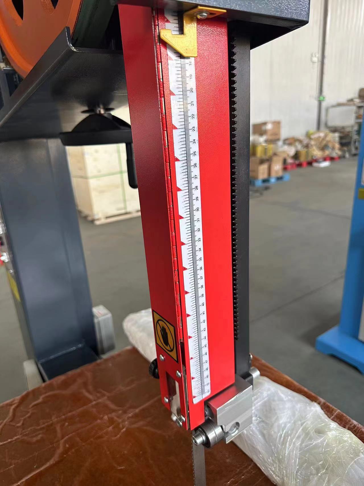 Станок ленточнопильный вертикальный с регулируемым столом MJ347E