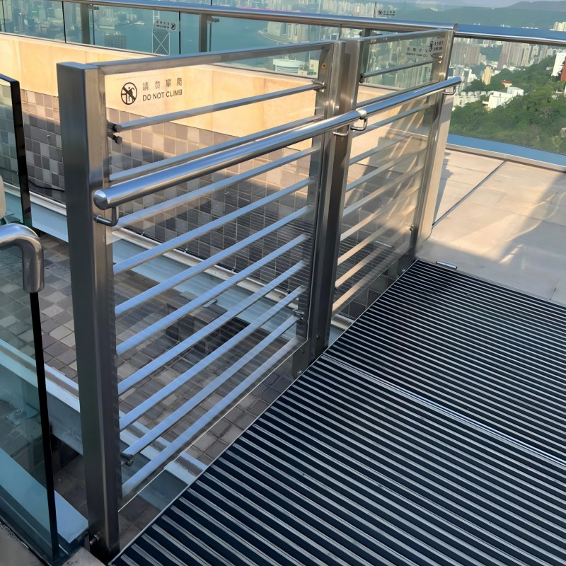 Custom Stainless Steel Fence Stainless Steel Pipe Cutting Welding Grinding