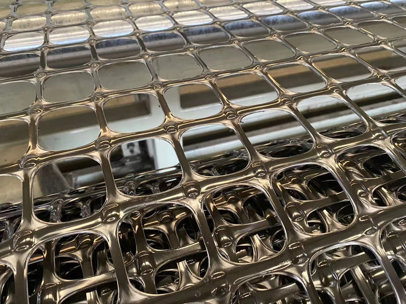 Width 1-6m Polymer High Strength and Bearing High Stability and Tensile Plastic Geogrid for Slope Planting Mat Green Environment