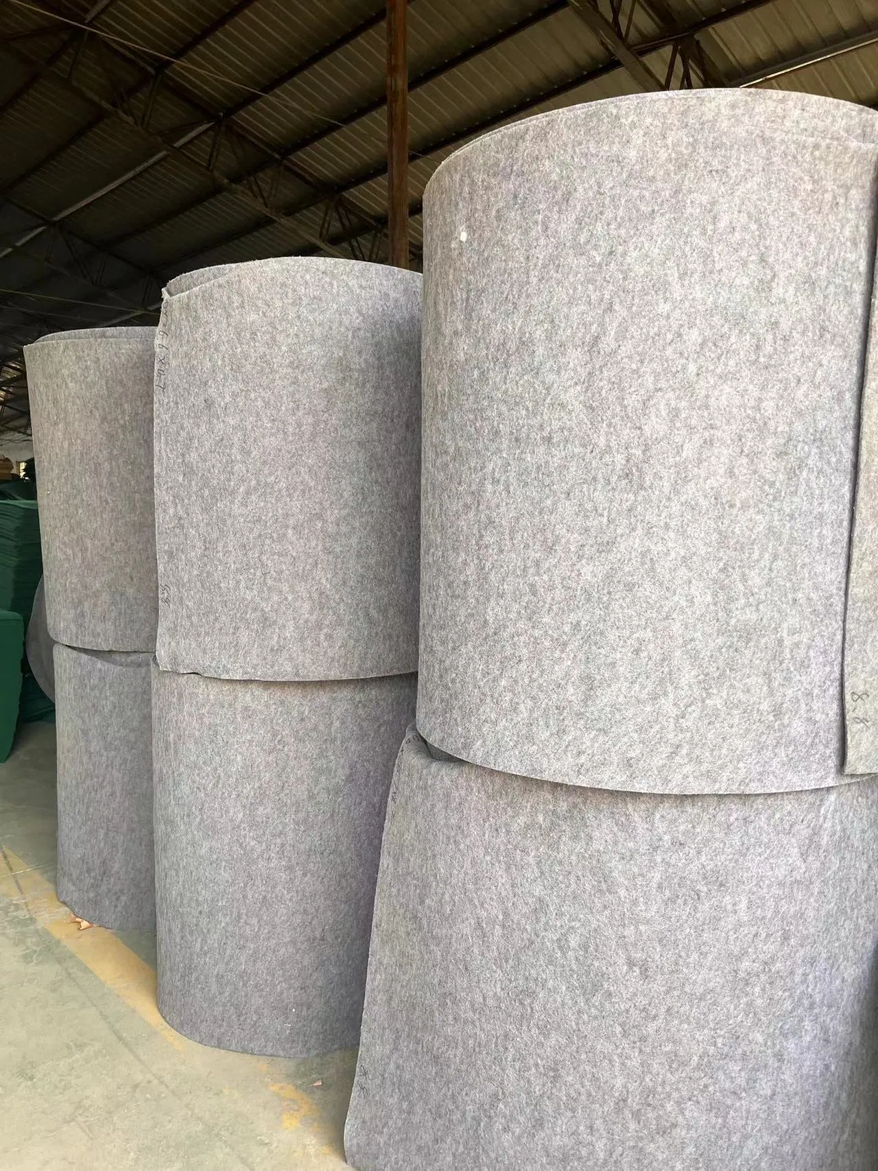 Green Sponge Scourer Washing Pads in Kitchen Dish Cleaning